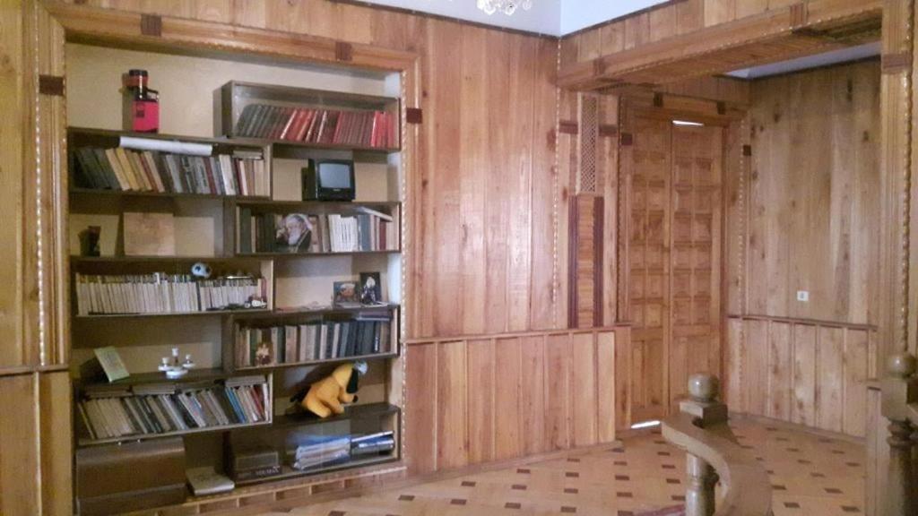 Guli Hotell Gori Exteriör bild