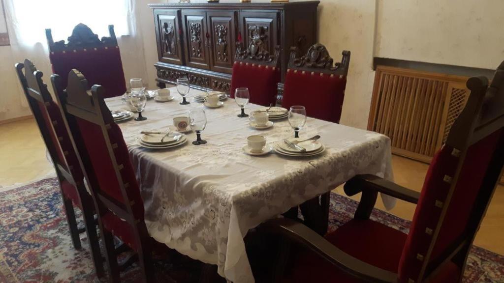 Guli Hotell Gori Exteriör bild