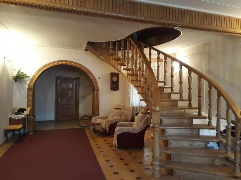 Guli Hotell Gori Exteriör bild